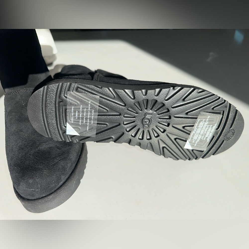 UGG- Cory II Bootie {women’s 10} - Picture 6 of 8